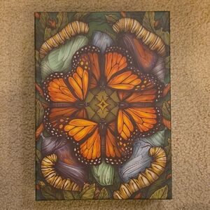 750 Piece Monarch Butterfly Jigsaw Puzzle